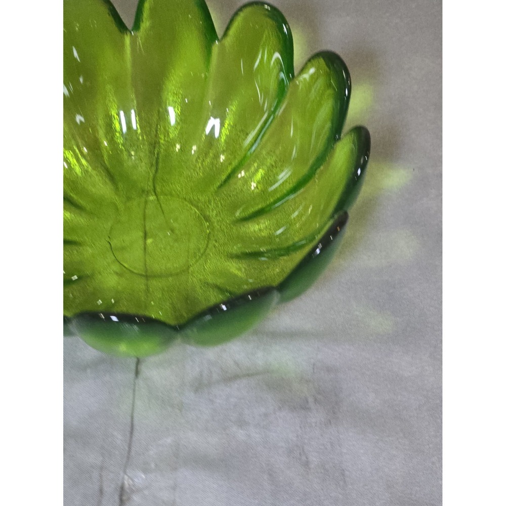 Vintage Indiana Glass Large Green 12 Petal Lotus Bowl 11" Serving/Console Bowl - Picture 5 of 11